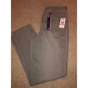 Gloria Vanderbilt jeans. Size 14 average